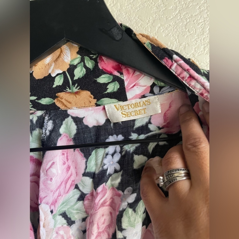 Vintage victoria secret floral robe - Picture 4 of 4